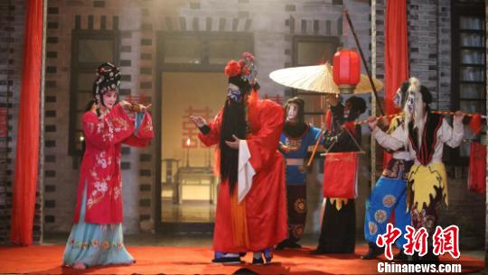 電影《笑里藏刀》拍攝現(xiàn)場。 鐘欣 攝