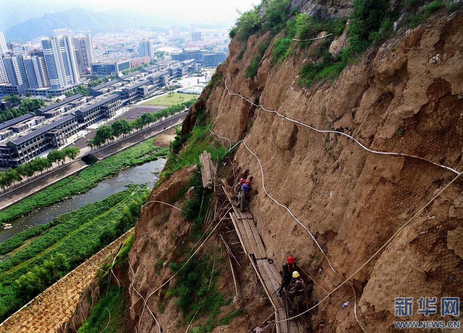 河南欒川:廢棄礦山披“綠衣” 河南欒川:廢棄礦山披“綠衣”