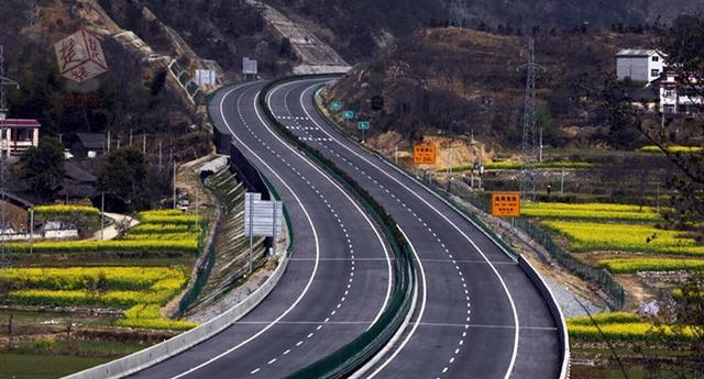 湖北普通公路開通7條ETC車道 與高速互聯互通