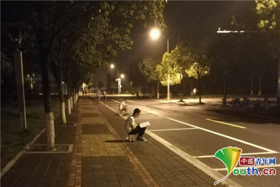 網傳安徽一高校千余名學子暑期留校考研 學校:大力支持