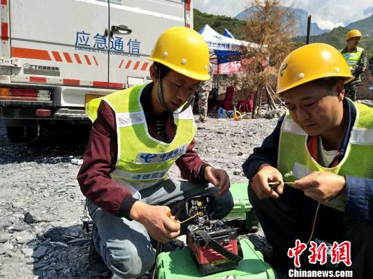 茂縣垮塌災(zāi)害中36位親人失聯(lián)中國電信員工仍奮戰(zhàn)搶險(xiǎn)一線